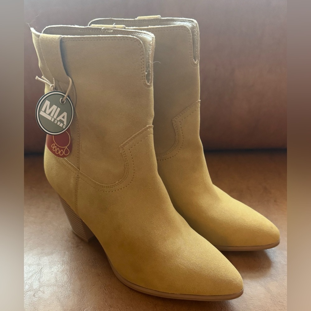 MIA MARNIE TAN FAUX SUEDE WESTERN BOOTIES BOOTS SIZE 8M NWOB - Picture 3 of 8